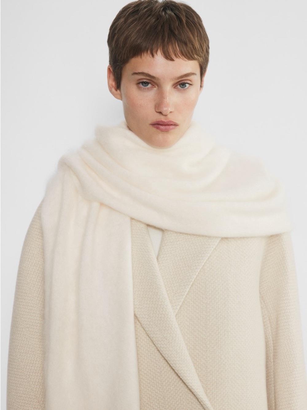 NWOT Aritzia Essential Cashmere Millennia Scarf - Whisper White